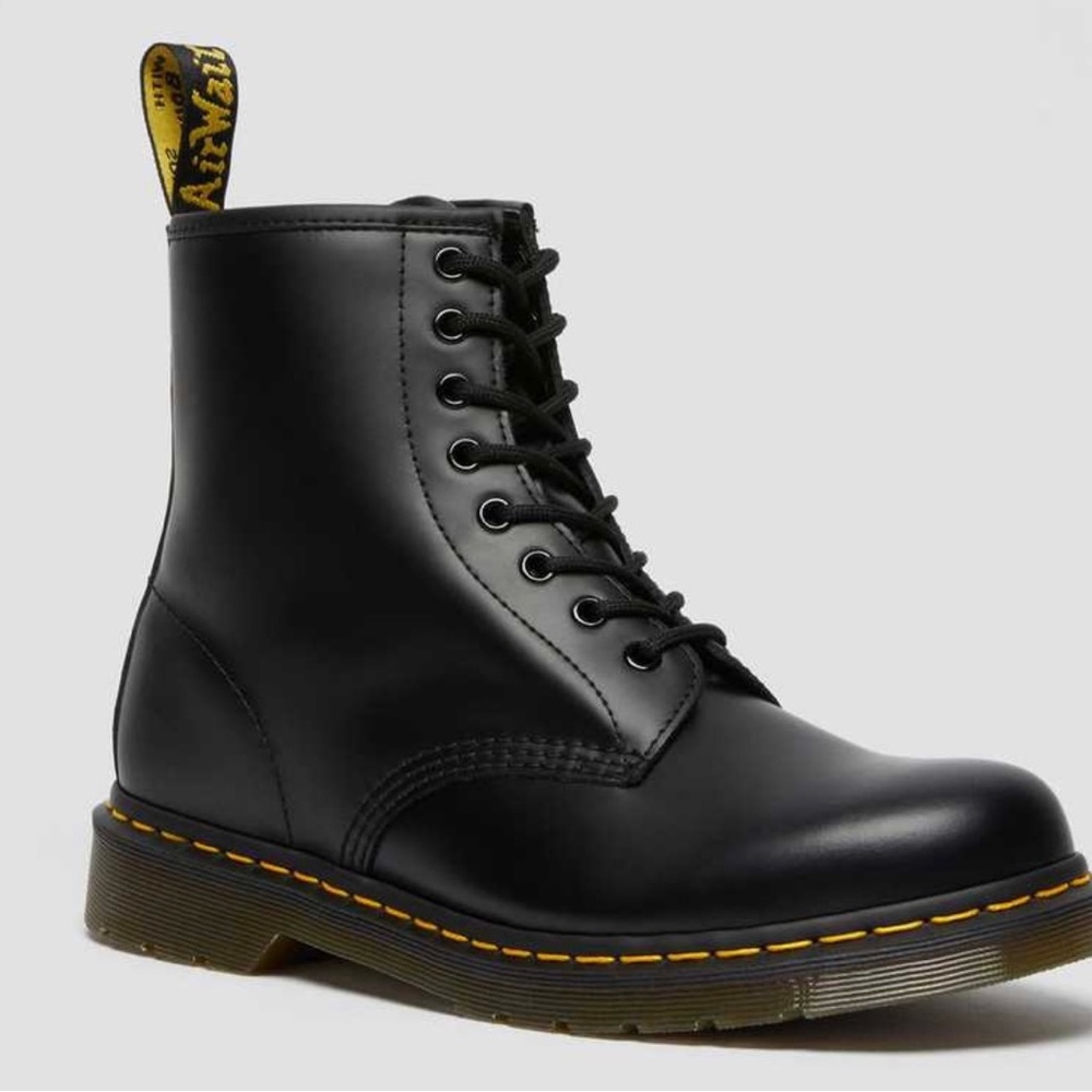 Dr Martens 1460 smoother leather lace up boots. US Men size 8. Size US Women 9.